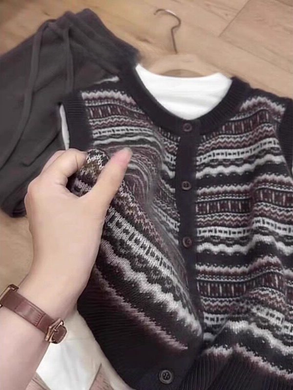 Vintage Fashion Faire - Gray Knitted round Neck Open Cardigan